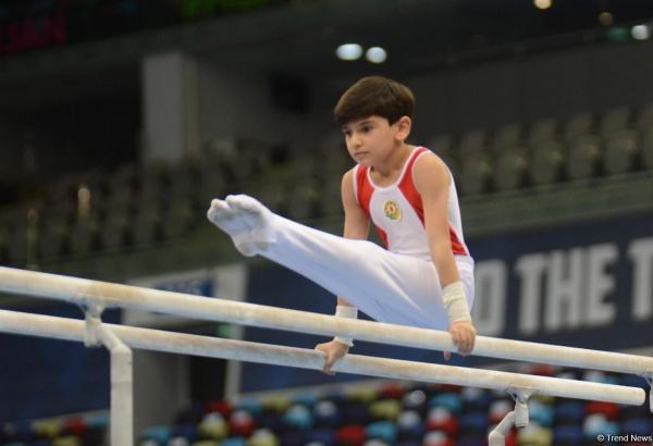 İdman gimnastikası üzrə Azərbaycan Birinciliyi və Bakı Çempionatının birinci günü start götürüb (FOTO)