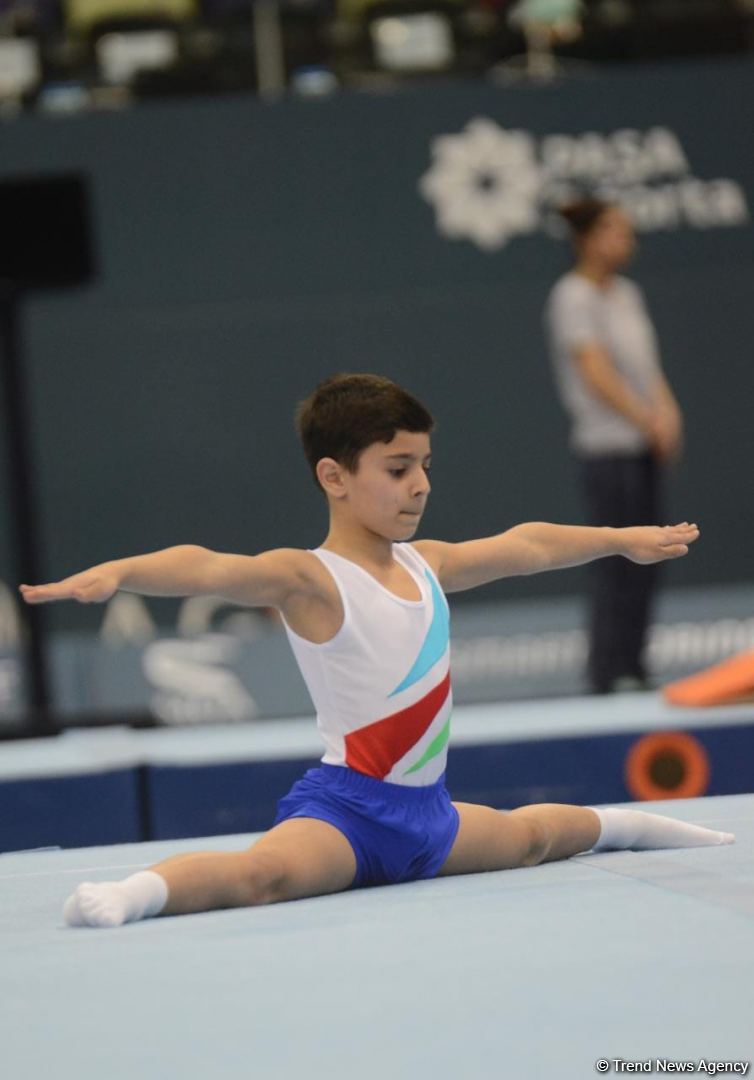 İdman gimnastikası üzrə Azərbaycan Birinciliyi və Bakı Çempionatının birinci günü start götürüb (FOTO)