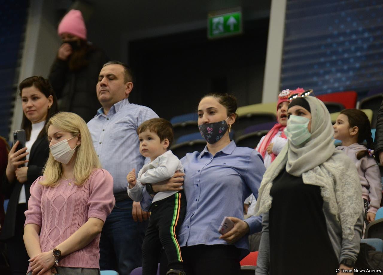 İdman gimnastikası üzrə Azərbaycan Birinciliyi və Bakı Çempionatının birinci günü start götürüb (FOTO)