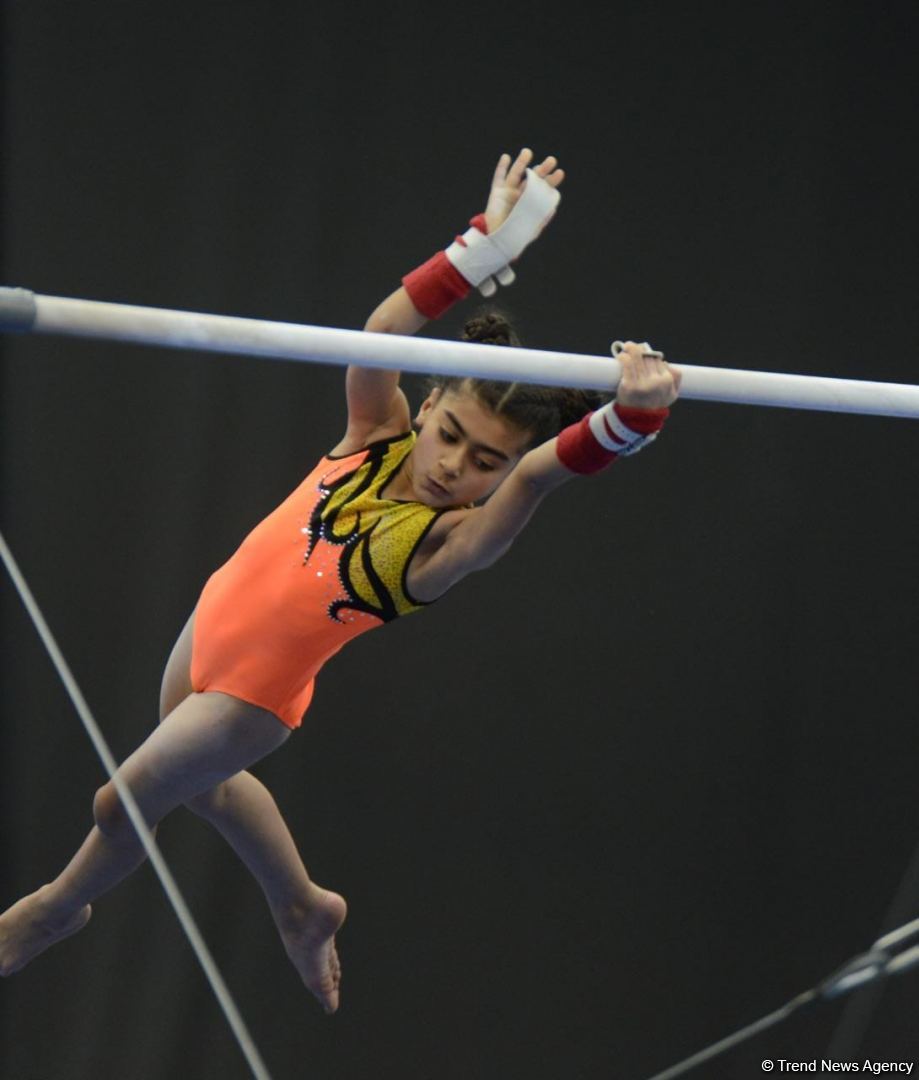 İdman gimnastikası üzrə Azərbaycan Birinciliyi və Bakı Çempionatının birinci günü start götürüb (FOTO)