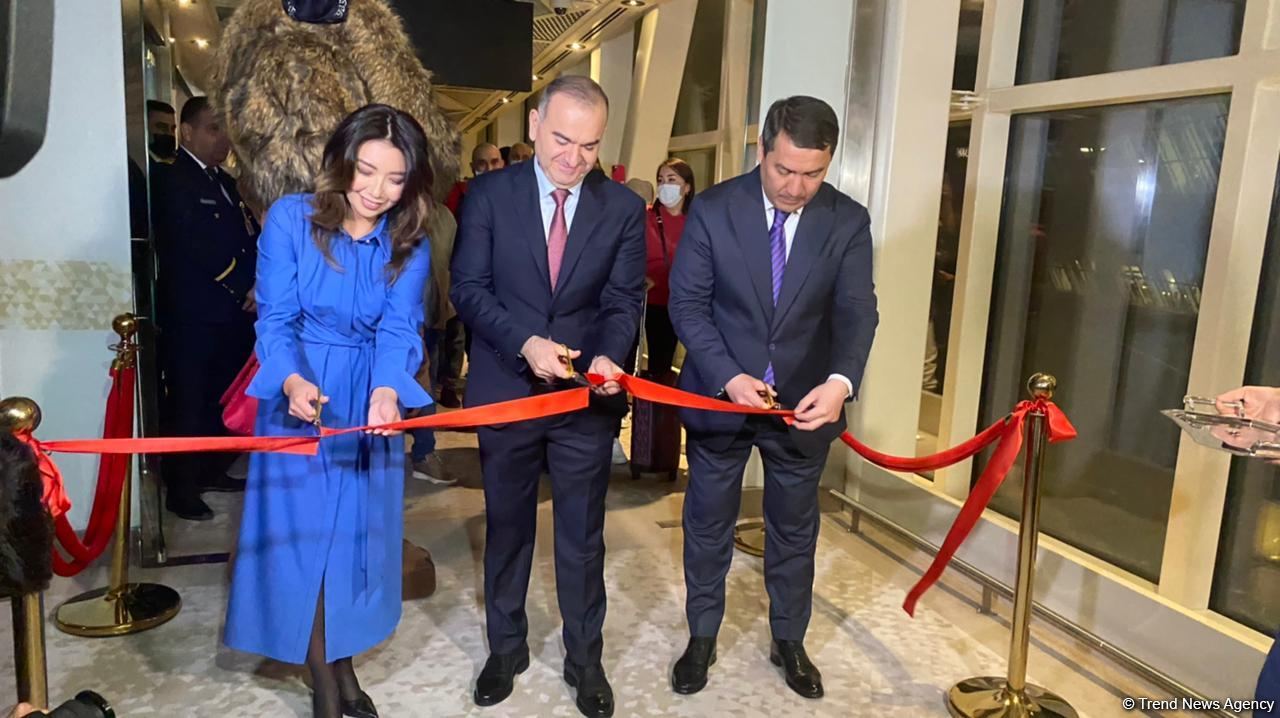 Qazaxıstanın loukoster aviaşirkəti Bakıya ilk uçuşunu həyata keçirib (FOTO)