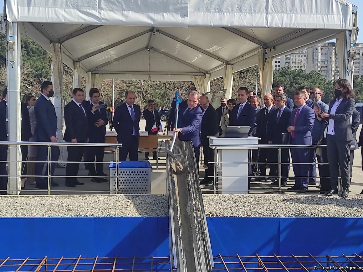 İtaliya-Azərbaycan Universitetinin təməli qoyulub (FOTO)