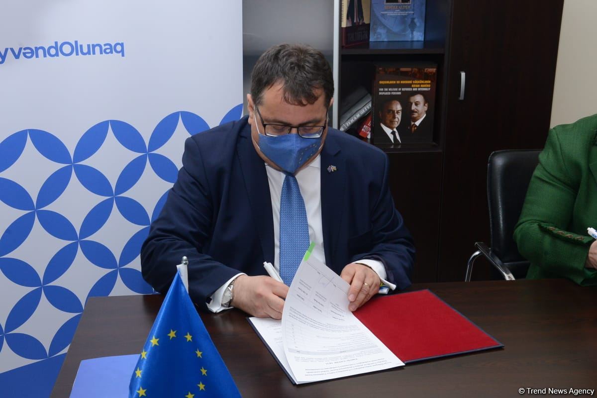 Aİ və ÜST Azərbaycan səhiyyə qurumlarına 600-dən artıq avadanlıq verib (FOTO)