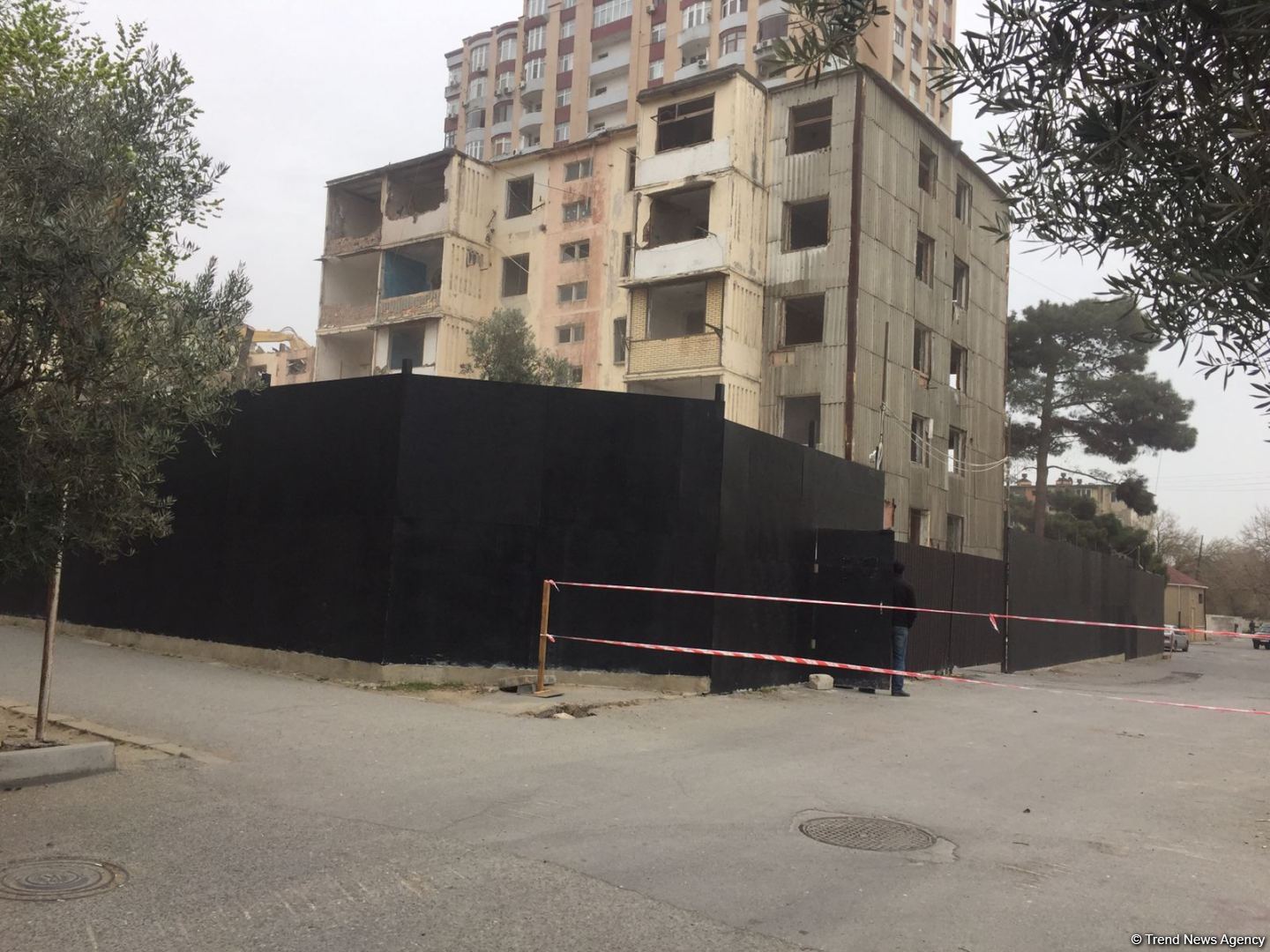 Bakının bu ünvanında bina sökülür (FOTO)