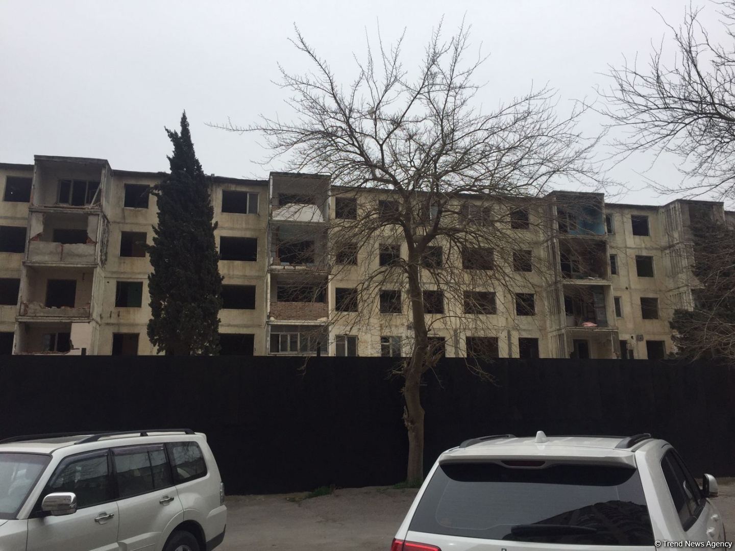 Bakının bu ünvanında bina sökülür (FOTO)