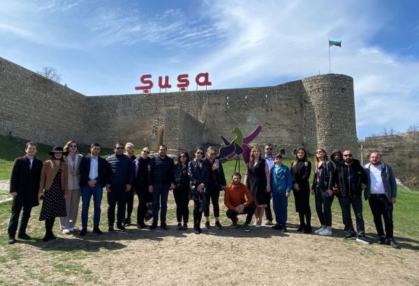 Gürcüstanın mədəniyyət xadimləri Şuşaya səfər ediblər (FOTO)