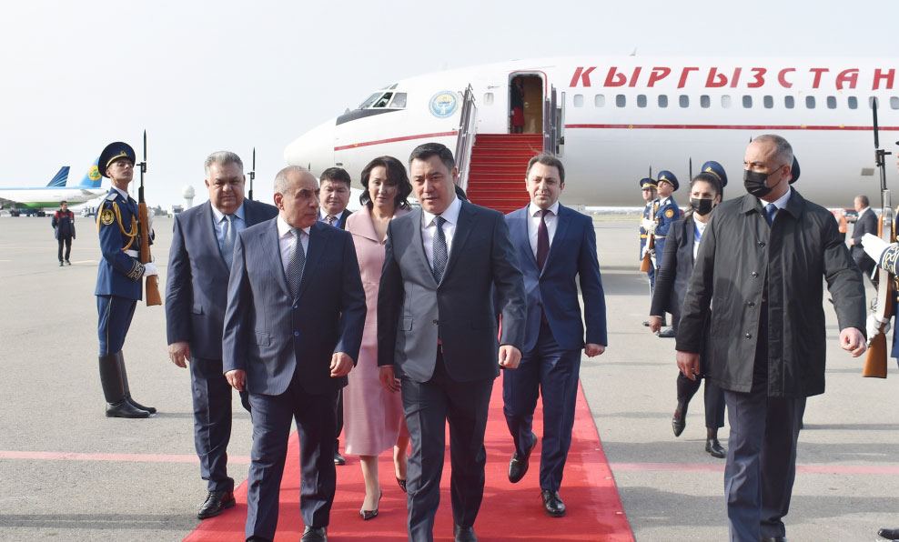 Qırğızıstan Prezidenti Sadır Japarov Azərbaycana rəsmi səfərə gəlib (FOTO)