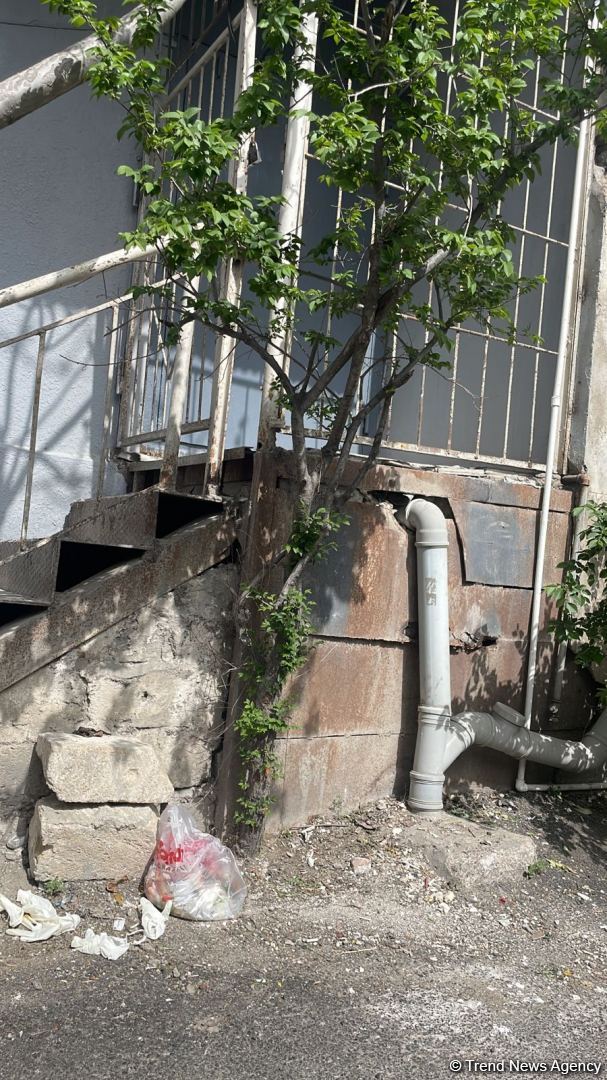 Yeniyetmənin anasını öldürdüyü yerdən görüntülər (FOTO)