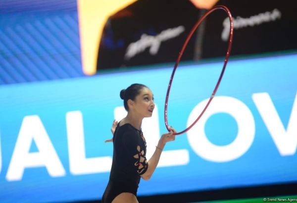 Bədii gimnastika üzrə Dünya kuboku: Arzu Cəlilova və Zöhrə Ağamirova halqa ilə hərəkətlərini nümayiş etdirib (FOTO)
