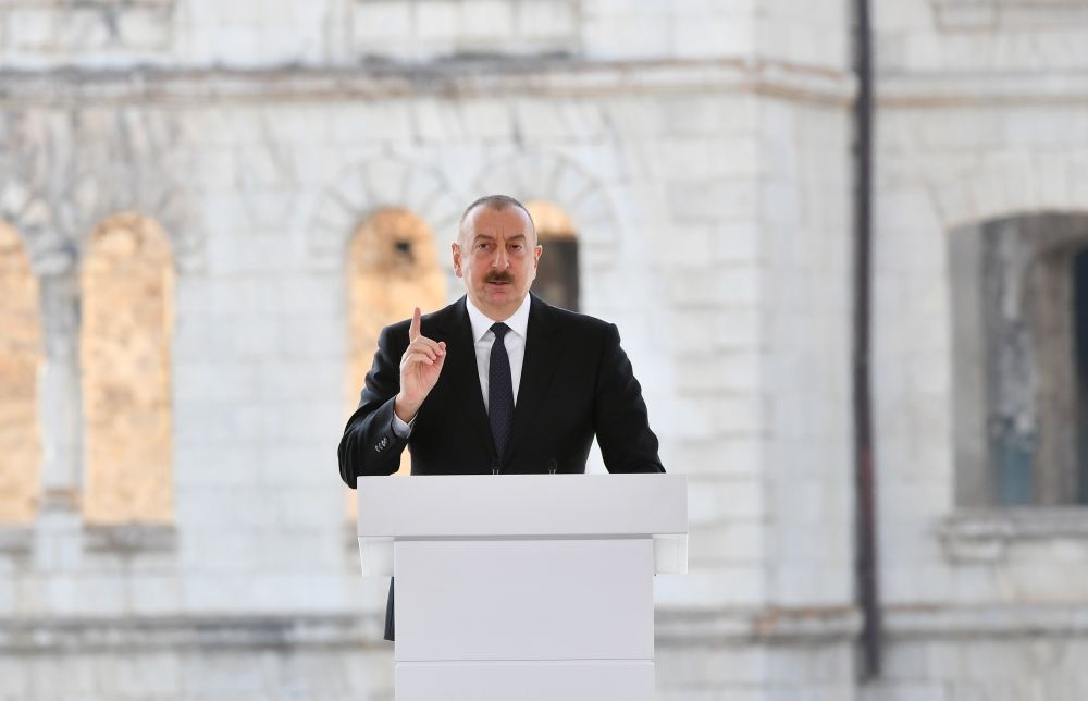 Prezident İlham Əliyev Şuşa şəhərində Dünya Azərbaycanlılarının V Qurultayında çıxış edib (FOTO/VİDEO) (YENİLƏNİB-3)