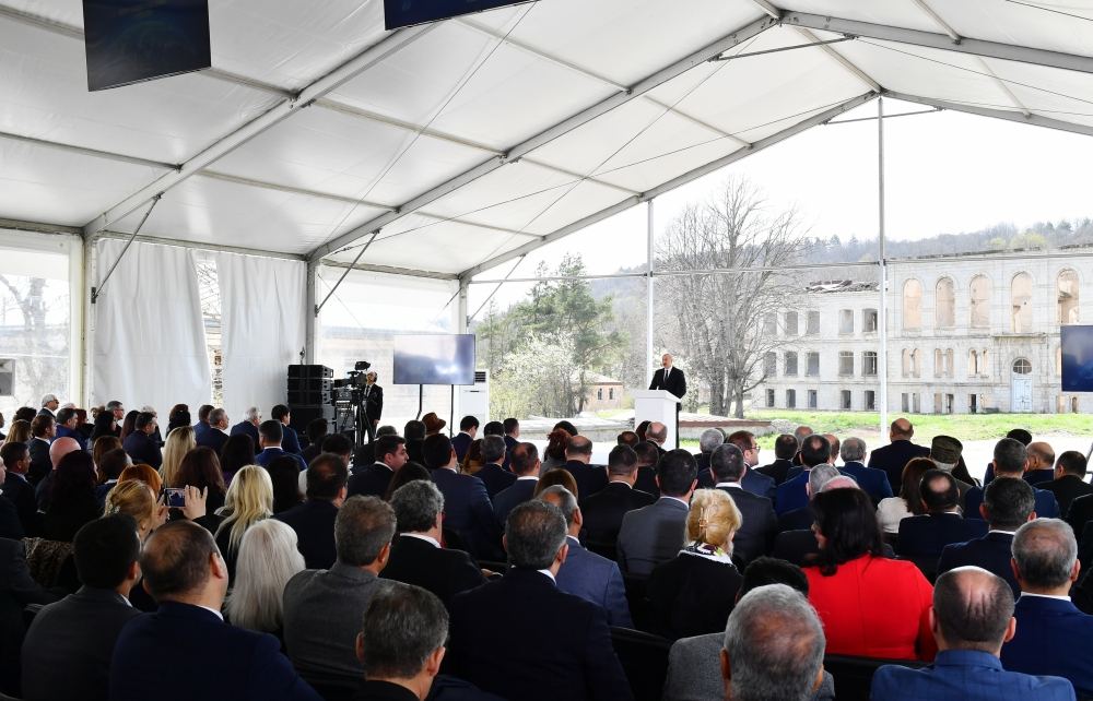 Prezident İlham Əliyev Şuşa şəhərində Dünya Azərbaycanlılarının V Qurultayında çıxış edib (FOTO/VİDEO) (YENİLƏNİB-3)