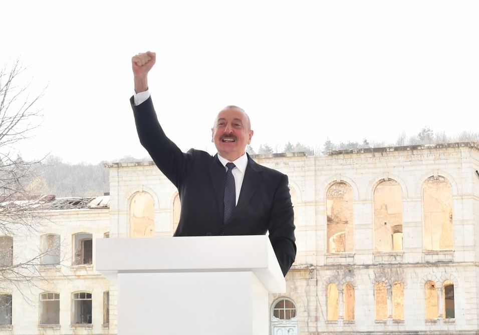 Prezident İlham Əliyev Şuşa şəhərində Dünya Azərbaycanlılarının V Qurultayında çıxış edib (FOTO/VİDEO) (YENİLƏNİB-3)