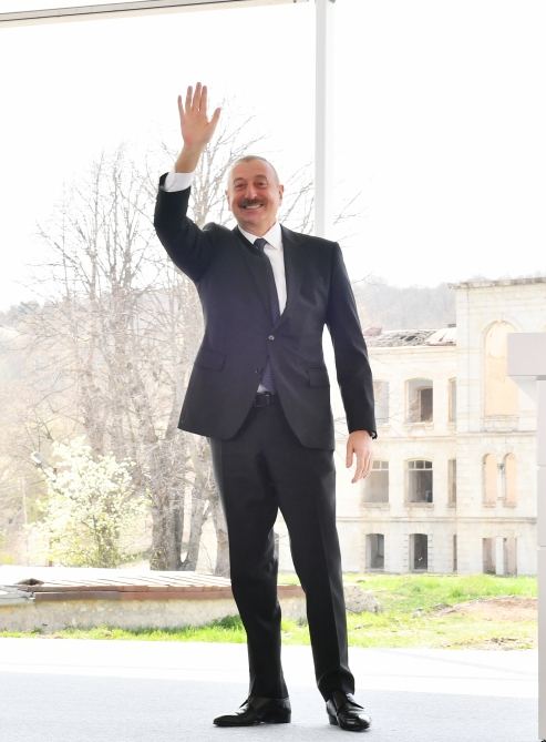 Prezident İlham Əliyev Şuşa şəhərində Dünya Azərbaycanlılarının V Qurultayında çıxış edib (FOTO/VİDEO) (YENİLƏNİB-3)