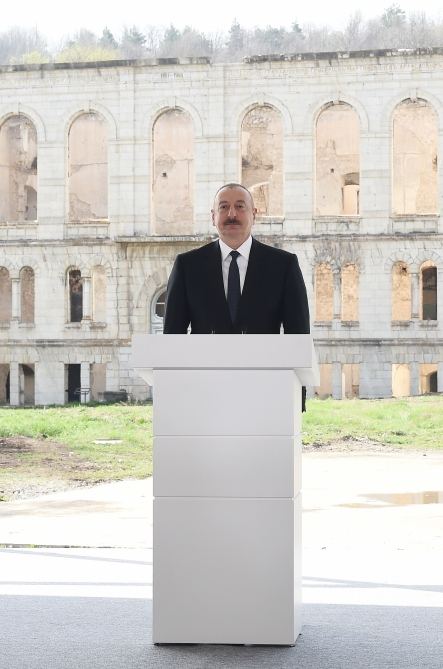 Prezident İlham Əliyev Şuşa şəhərində Dünya Azərbaycanlılarının V Qurultayında çıxış edib (FOTO/VİDEO) (YENİLƏNİB-3)