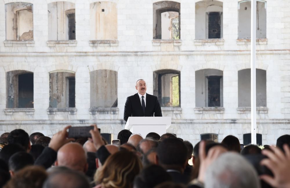 Prezident İlham Əliyev Şuşa şəhərində Dünya Azərbaycanlılarının V Qurultayında çıxış edib (FOTO/VİDEO) (YENİLƏNİB-3)