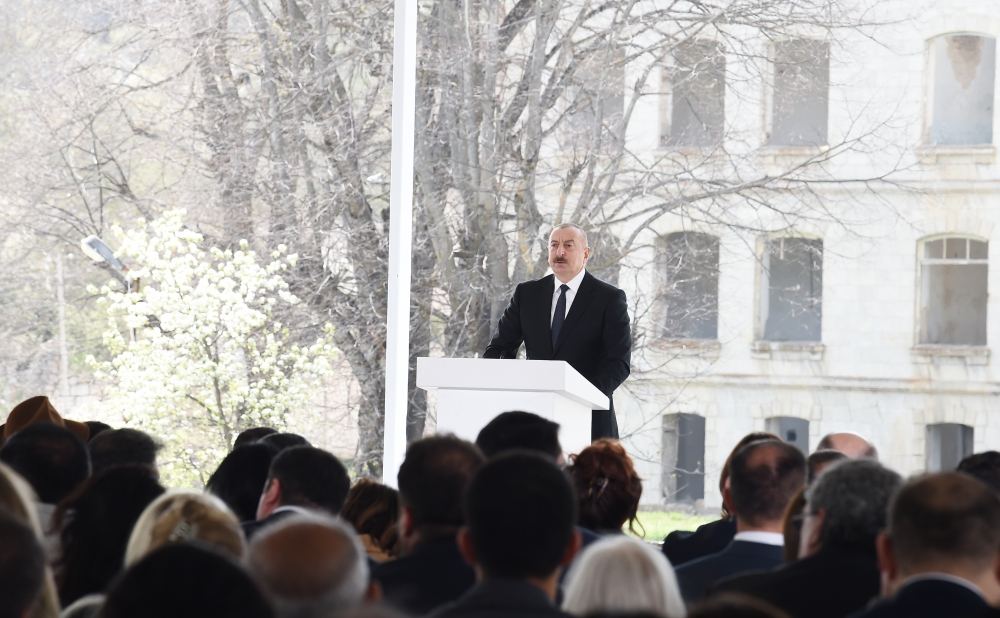 Prezident İlham Əliyev Şuşa şəhərində Dünya Azərbaycanlılarının V Qurultayında çıxış edib (FOTO/VİDEO) (YENİLƏNİB-3)