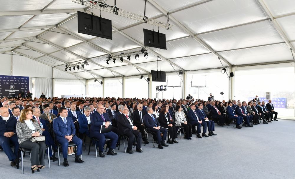 Prezident İlham Əliyev Şuşa şəhərində Dünya Azərbaycanlılarının V Qurultayında çıxış edib (FOTO/VİDEO) (YENİLƏNİB-3)