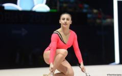 Arzu Cəlilova və Zöhrə Ağamirova Bakıda keçirilən FIG Dünya Kubokunda gürzələrlə çıxışdan ibarət proqramı təqdim ediblər (FOTO)