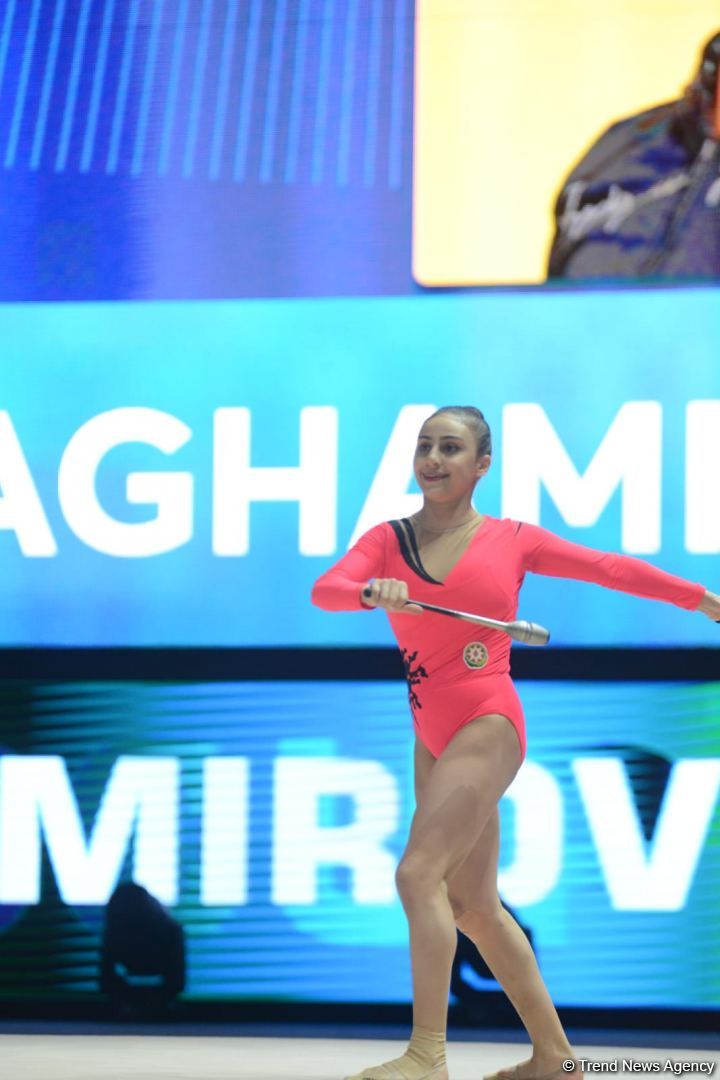 Arzu Cəlilova və Zöhrə Ağamirova Bakıda keçirilən FIG Dünya Kubokunda gürzələrlə çıxışdan ibarət proqramı təqdim ediblər (FOTO)