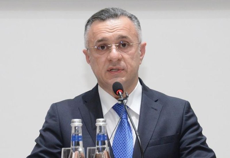 Nazir plastik cərrahiyyə ilə məşğul olan həkimlərdən danışdı