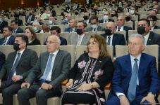YAP-da Zərifə Əliyevanın anadan olmasının 99-cu ildönümü ilə bağlı konfrans keçirilib (FOTO)