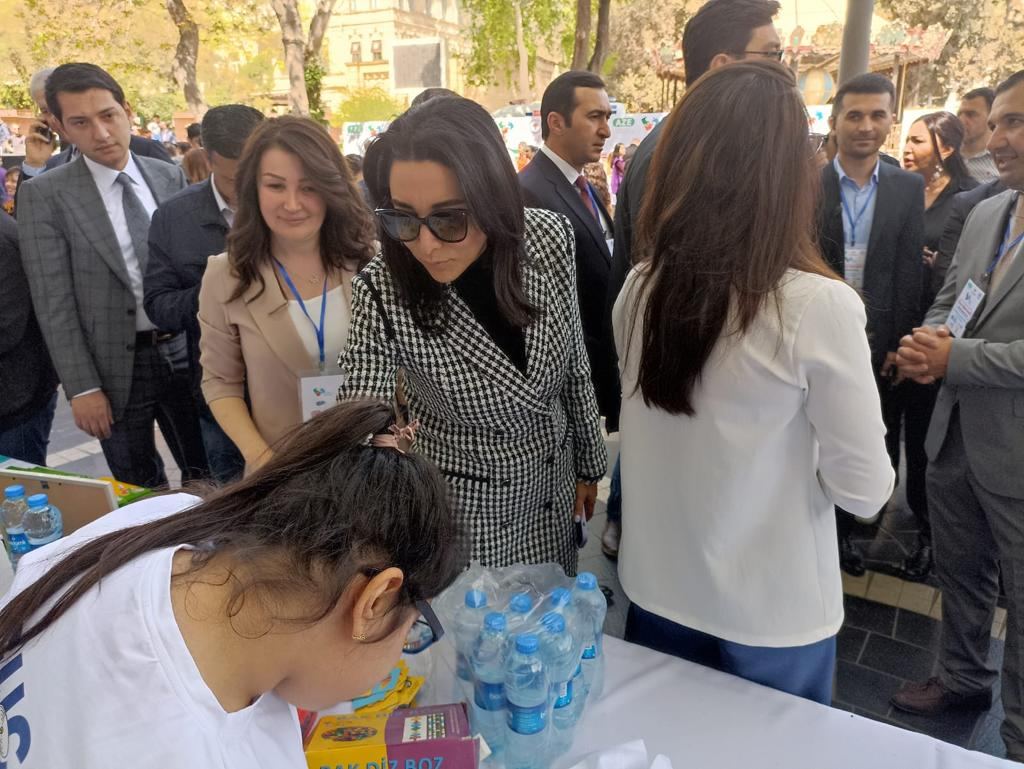 Ombudsman autizmli uşaqlarla görüşlər keçirib (FOTO)