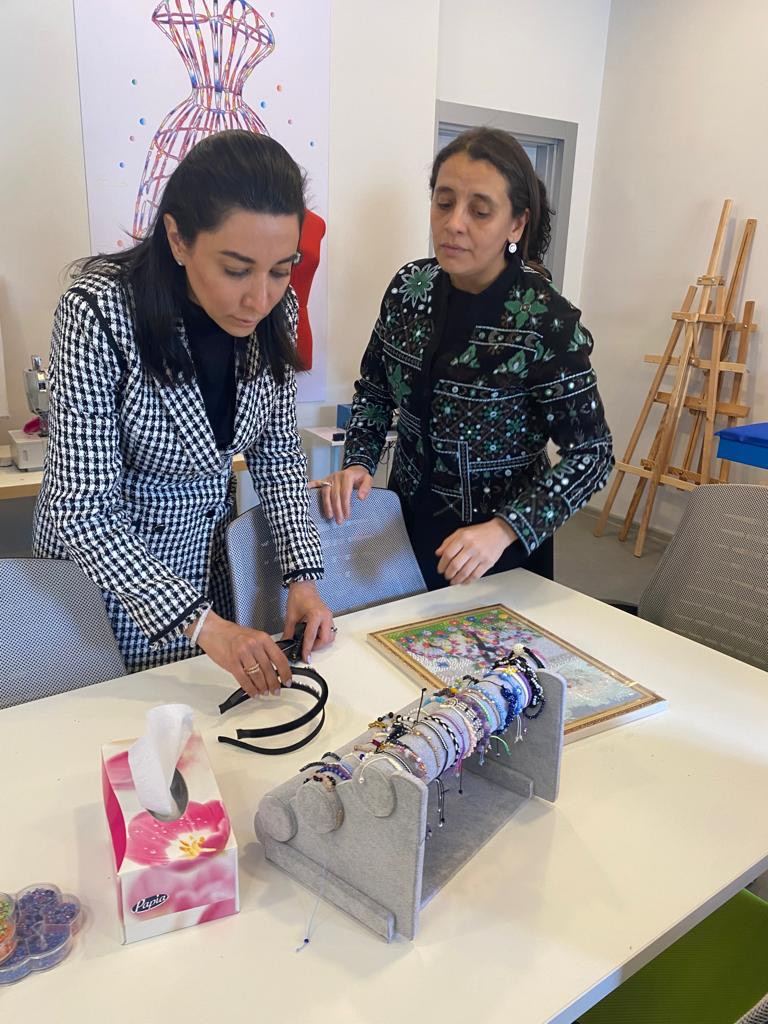 Ombudsman autizmli uşaqlarla görüşlər keçirib (FOTO)