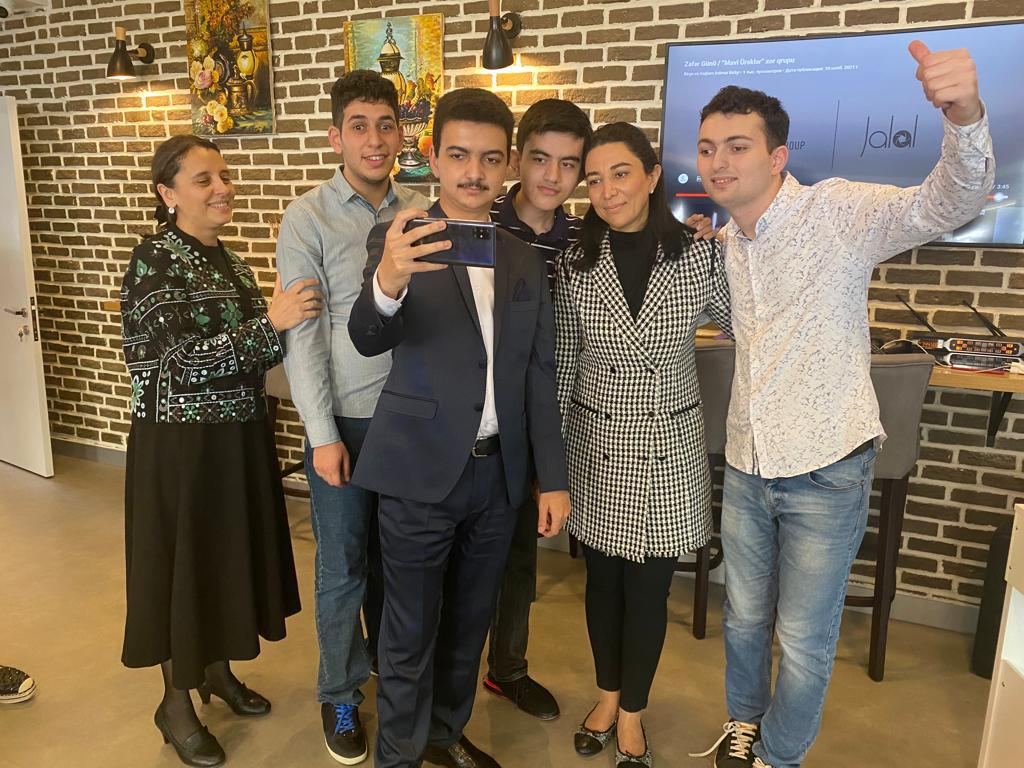Ombudsman autizmli uşaqlarla görüşlər keçirib (FOTO)