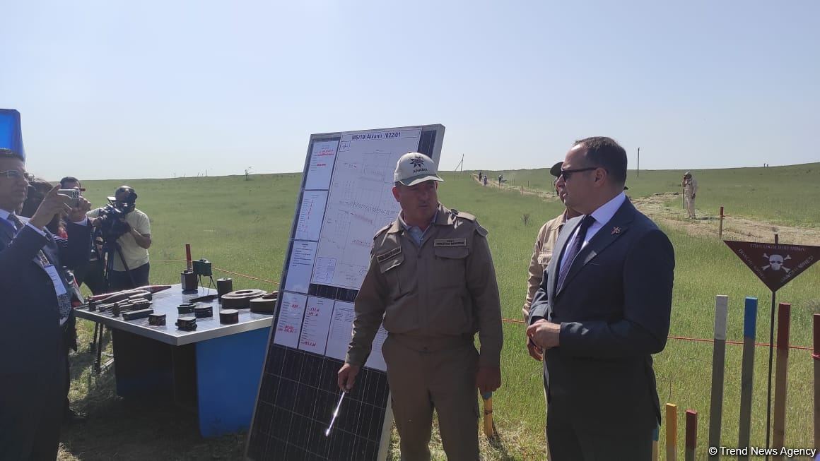 Beynəlxalq beyin mərkəzlərinin nümayəndələri Qarabağda minaların təmizlənməsi prosesi ilə tanış olublar (FOTO)