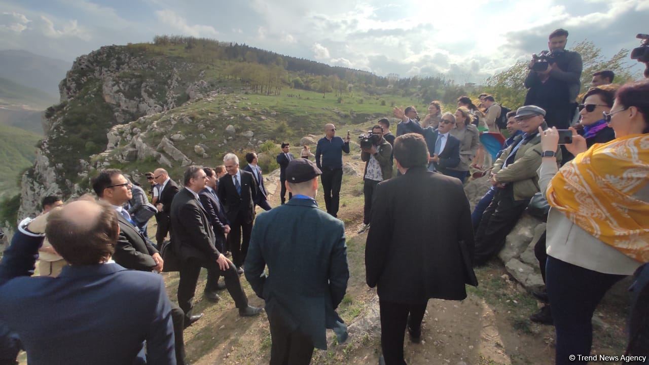 Şuşada keçirilən beynəlxalq forumun iştirakçıları Cıdır düzündə olub (FOTO)