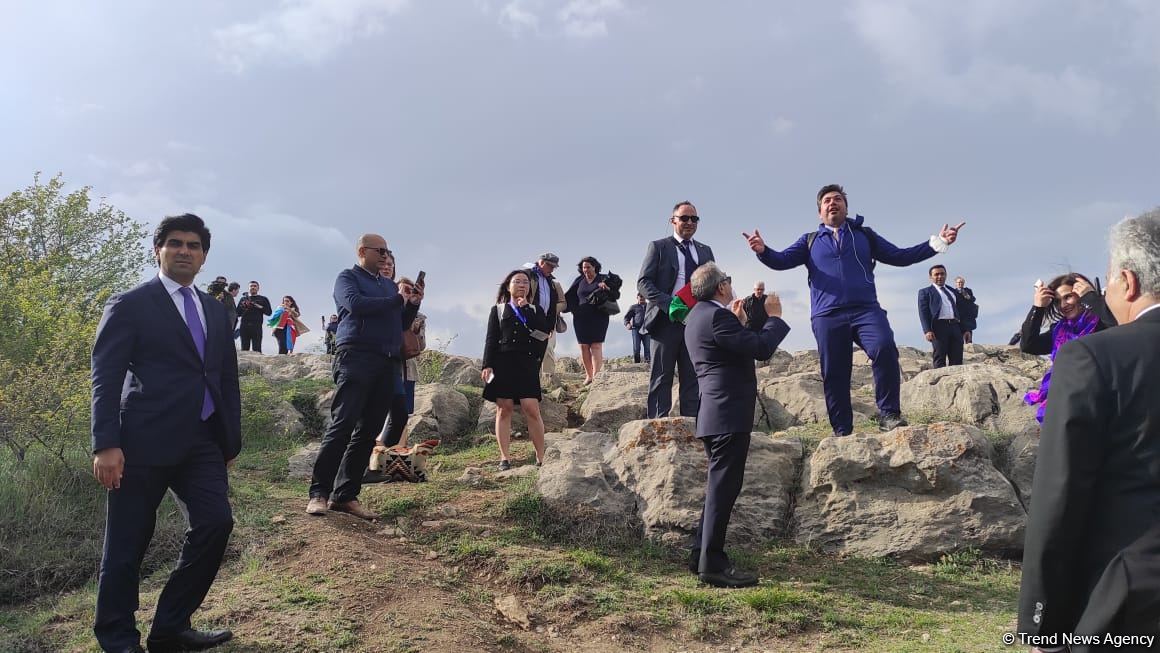 Şuşada keçirilən beynəlxalq forumun iştirakçıları Cıdır düzündə olub (FOTO)