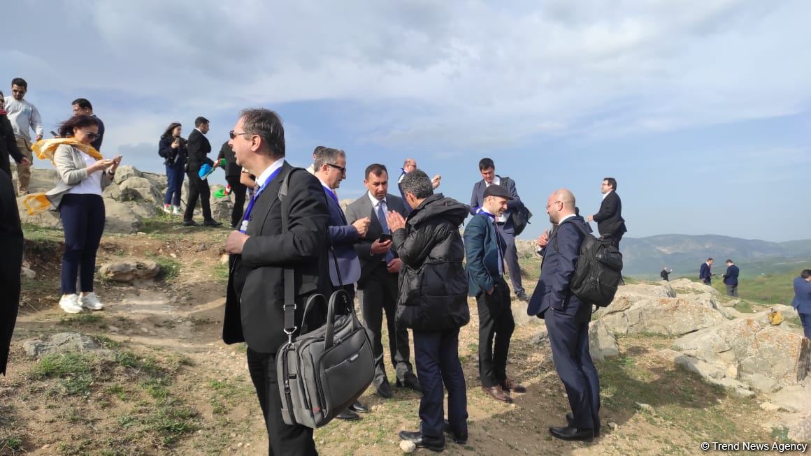 Şuşada keçirilən beynəlxalq forumun iştirakçıları Cıdır düzündə olub (FOTO)