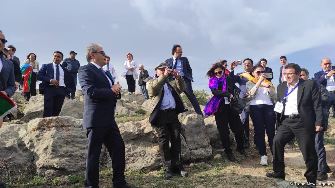 Şuşada keçirilən beynəlxalq forumun iştirakçıları Cıdır düzündə olub (FOTO)