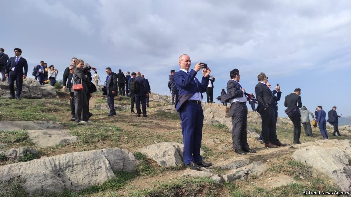 Şuşada keçirilən beynəlxalq forumun iştirakçıları Cıdır düzündə olub (FOTO)