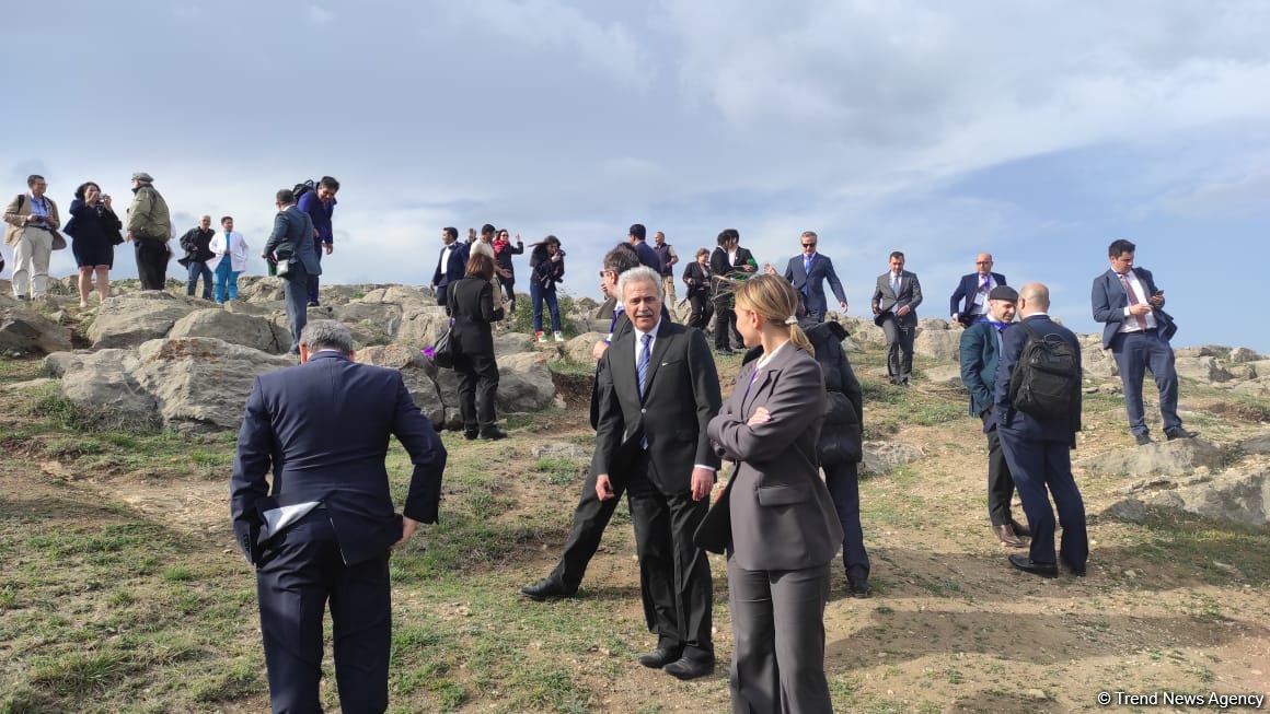 Şuşada keçirilən beynəlxalq forumun iştirakçıları Cıdır düzündə olub (FOTO)