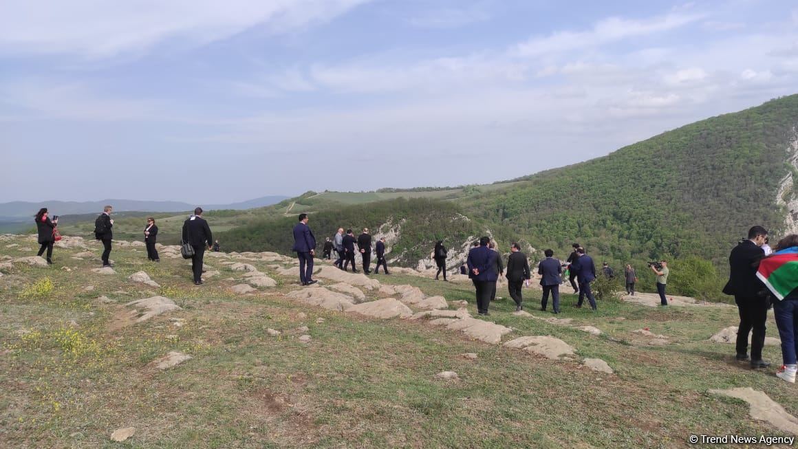 Şuşada keçirilən beynəlxalq forumun iştirakçıları Cıdır düzündə olub (FOTO)