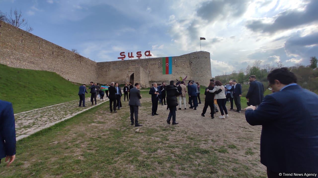 Şuşada keçirilən beynəlxalq forumun iştirakçıları Cıdır düzündə olub (FOTO)