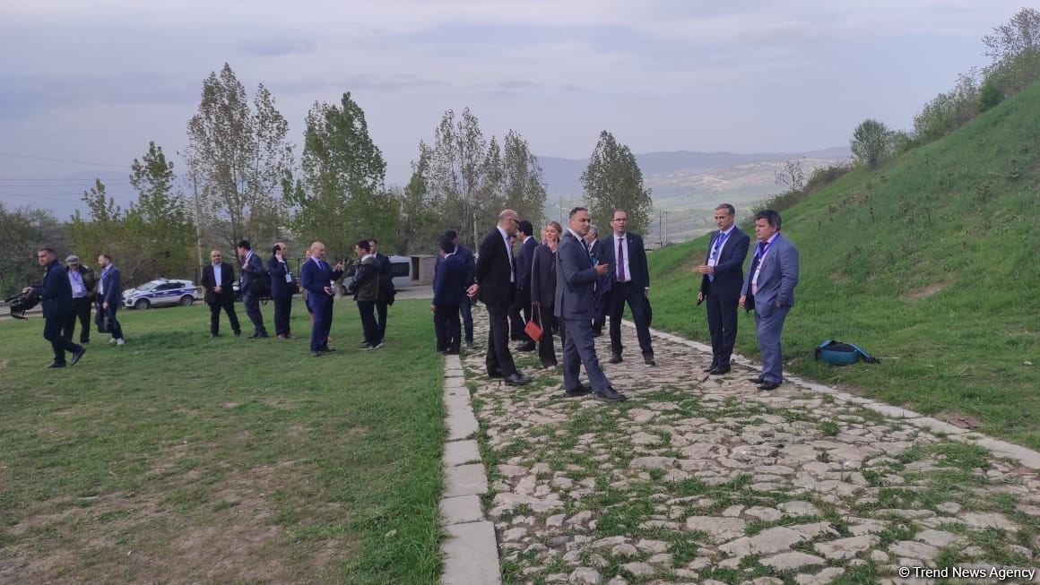 Şuşada keçirilən beynəlxalq forumun iştirakçıları Cıdır düzündə olub (FOTO)