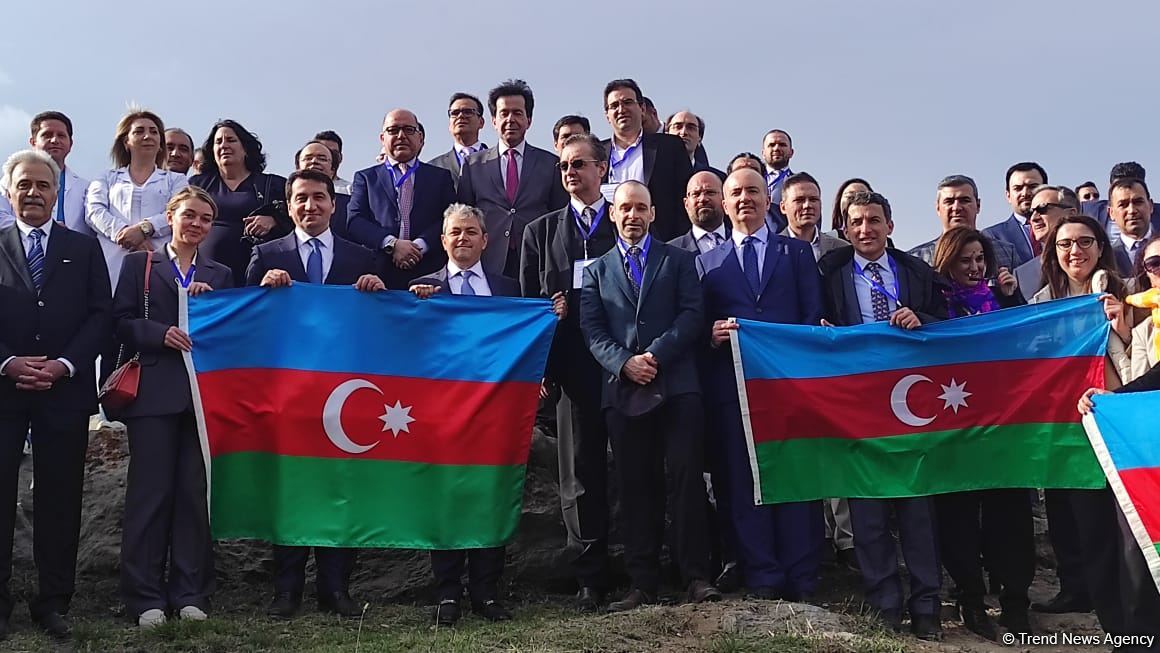 Şuşada keçirilən beynəlxalq forumun iştirakçıları Cıdır düzündə olub (FOTO)