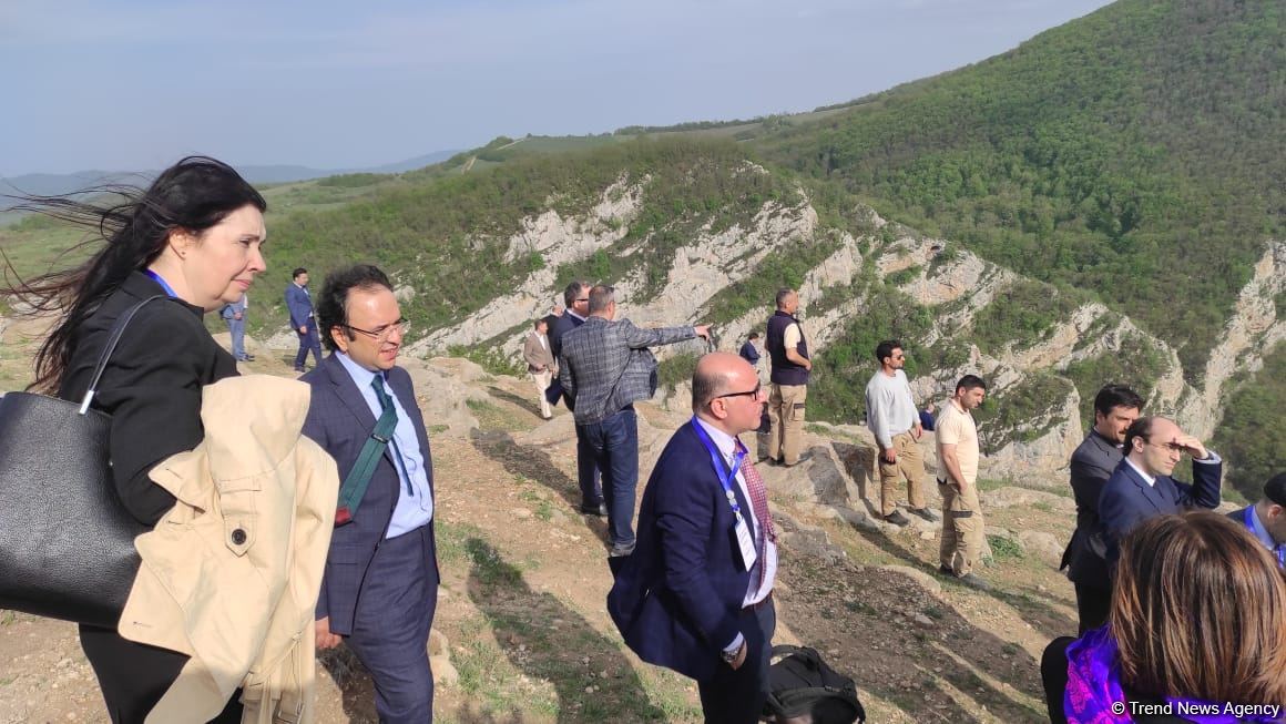 Şuşada keçirilən beynəlxalq forumun iştirakçıları Cıdır düzündə olub (FOTO)