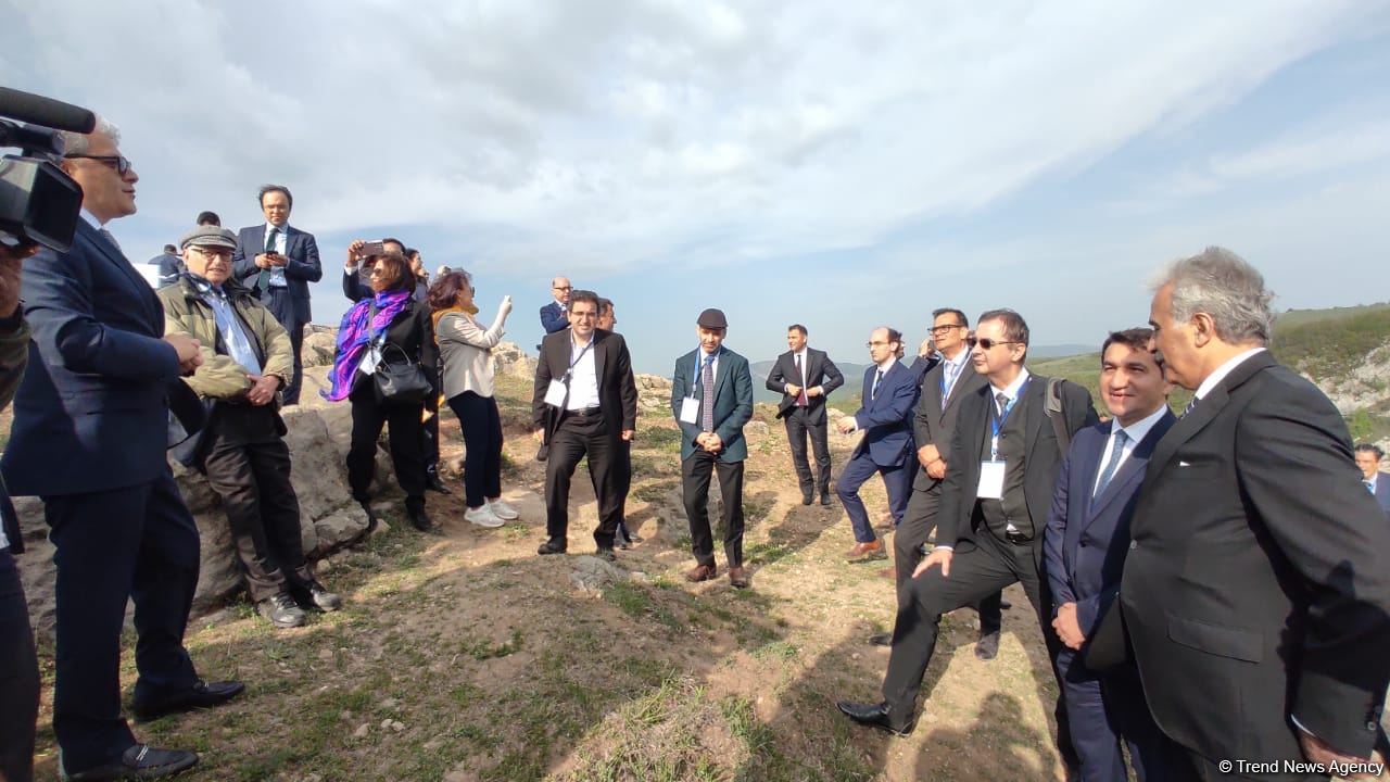 Şuşada keçirilən beynəlxalq forumun iştirakçıları Cıdır düzündə olub (FOTO)