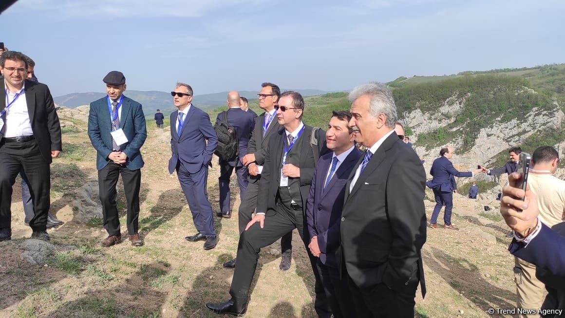Şuşada keçirilən beynəlxalq forumun iştirakçıları Cıdır düzündə olub (FOTO)