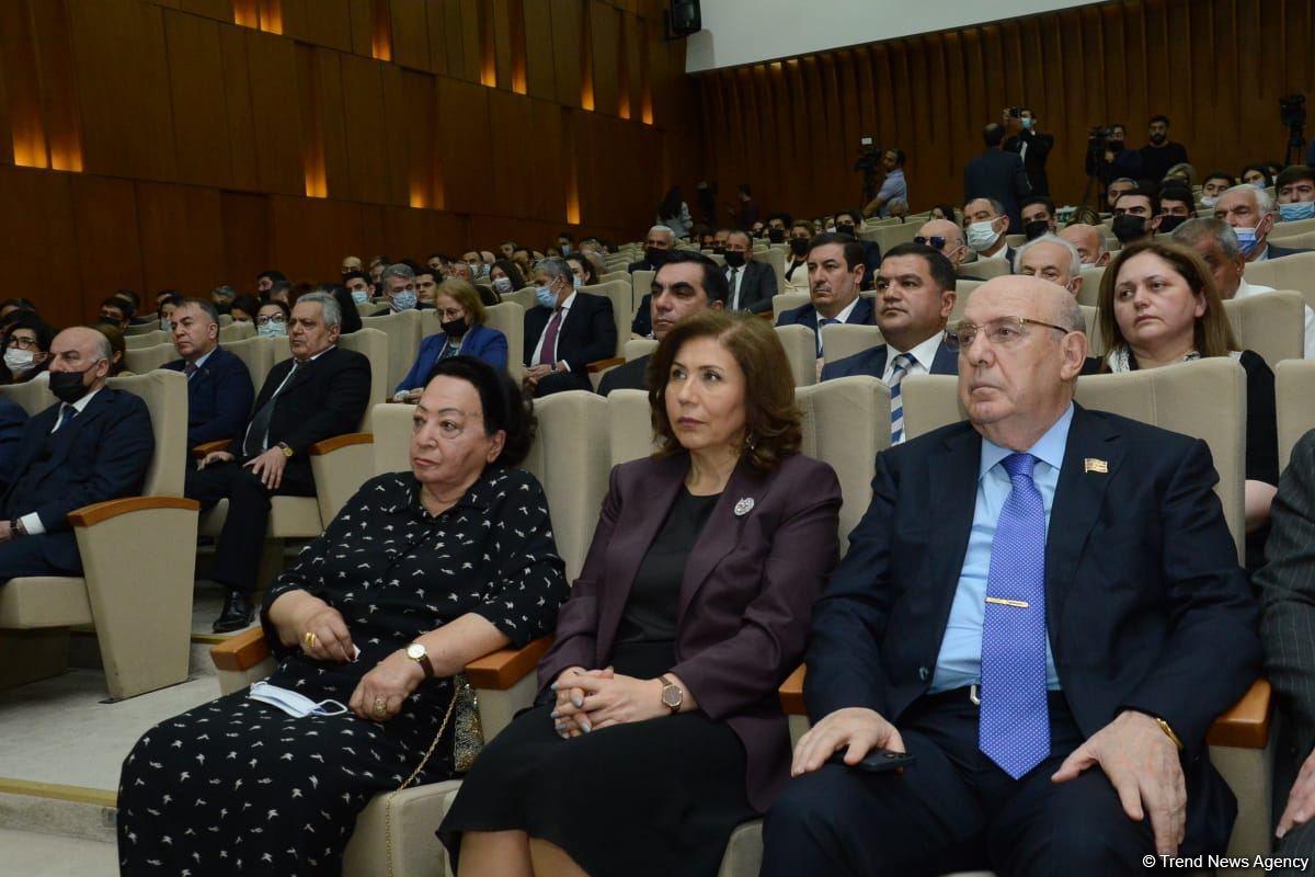 YAP-da Zərifə Əliyevanın anadan olmasının 99-cu ildönümü ilə bağlı konfrans keçirilib (FOTO)