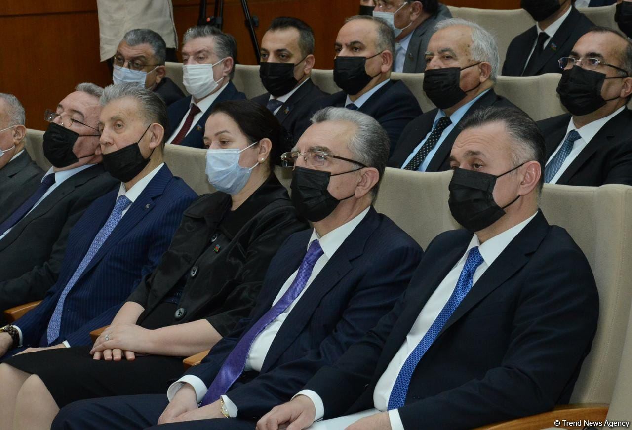 YAP-da Zərifə Əliyevanın anadan olmasının 99-cu ildönümü ilə bağlı konfrans keçirilib (FOTO)
