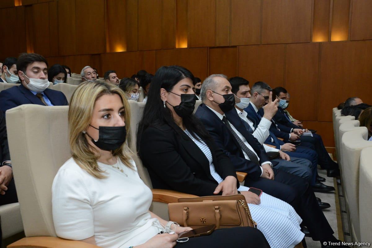 YAP-da Zərifə Əliyevanın anadan olmasının 99-cu ildönümü ilə bağlı konfrans keçirilib (FOTO)