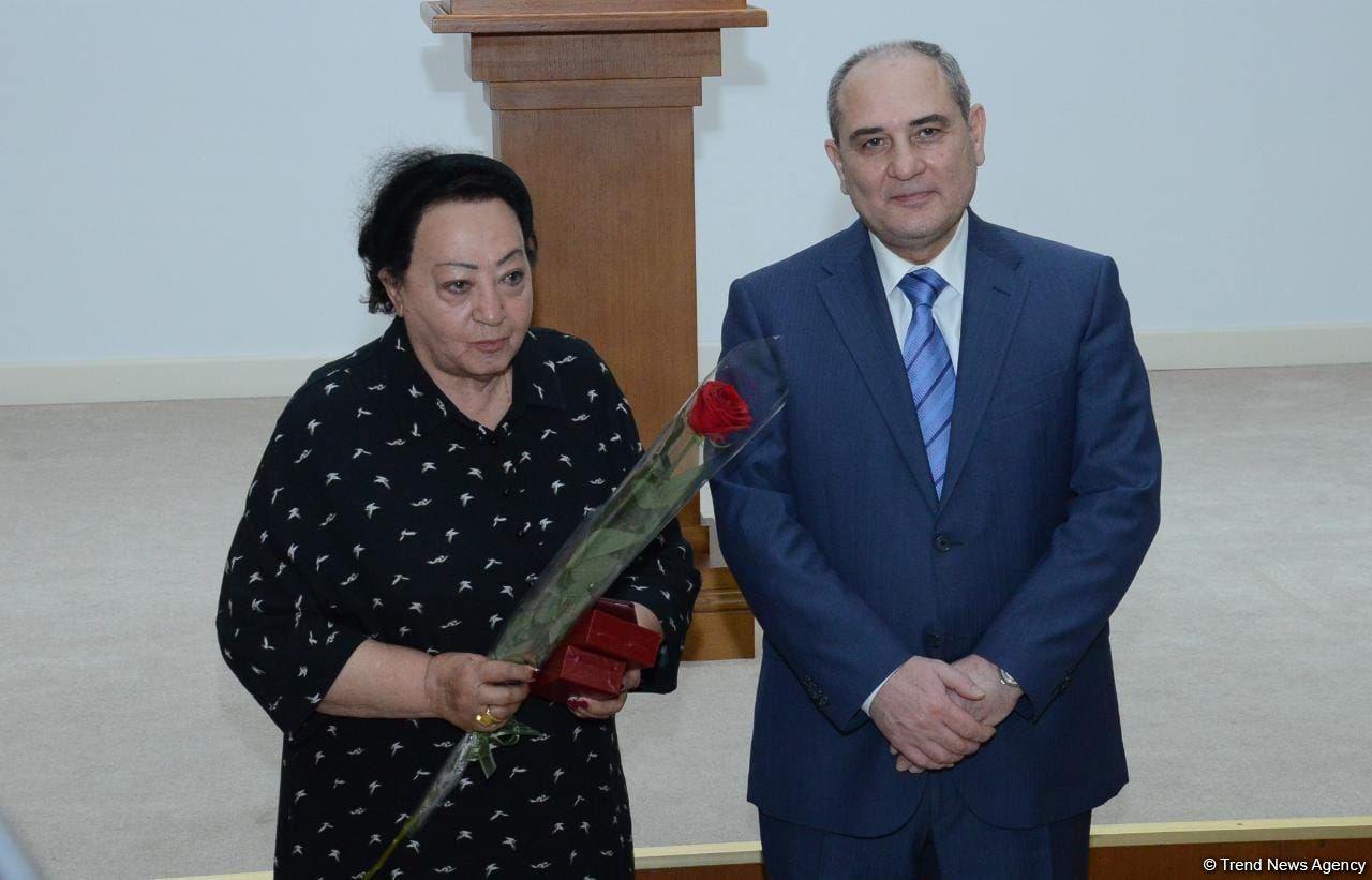 YAP-da Zərifə Əliyevanın anadan olmasının 99-cu ildönümü ilə bağlı konfrans keçirilib (FOTO)