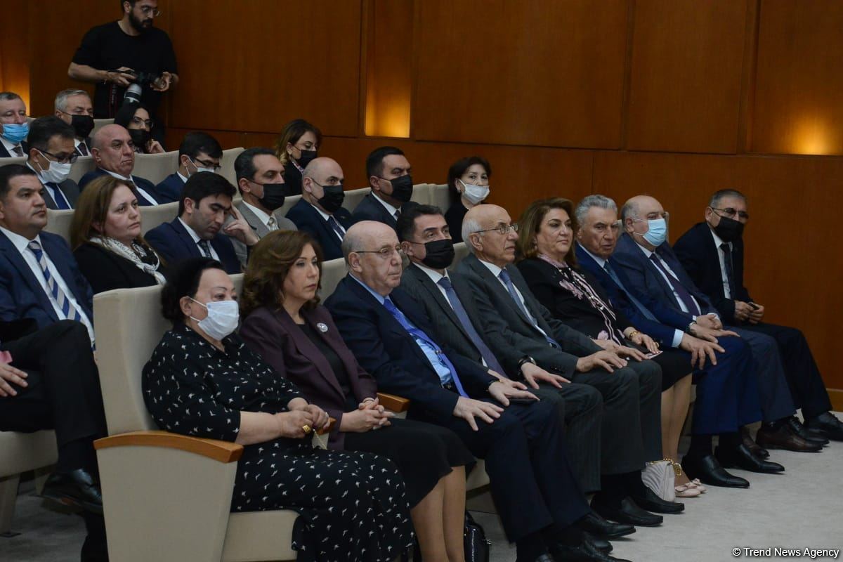 YAP-da Zərifə Əliyevanın anadan olmasının 99-cu ildönümü ilə bağlı konfrans keçirilib (FOTO)