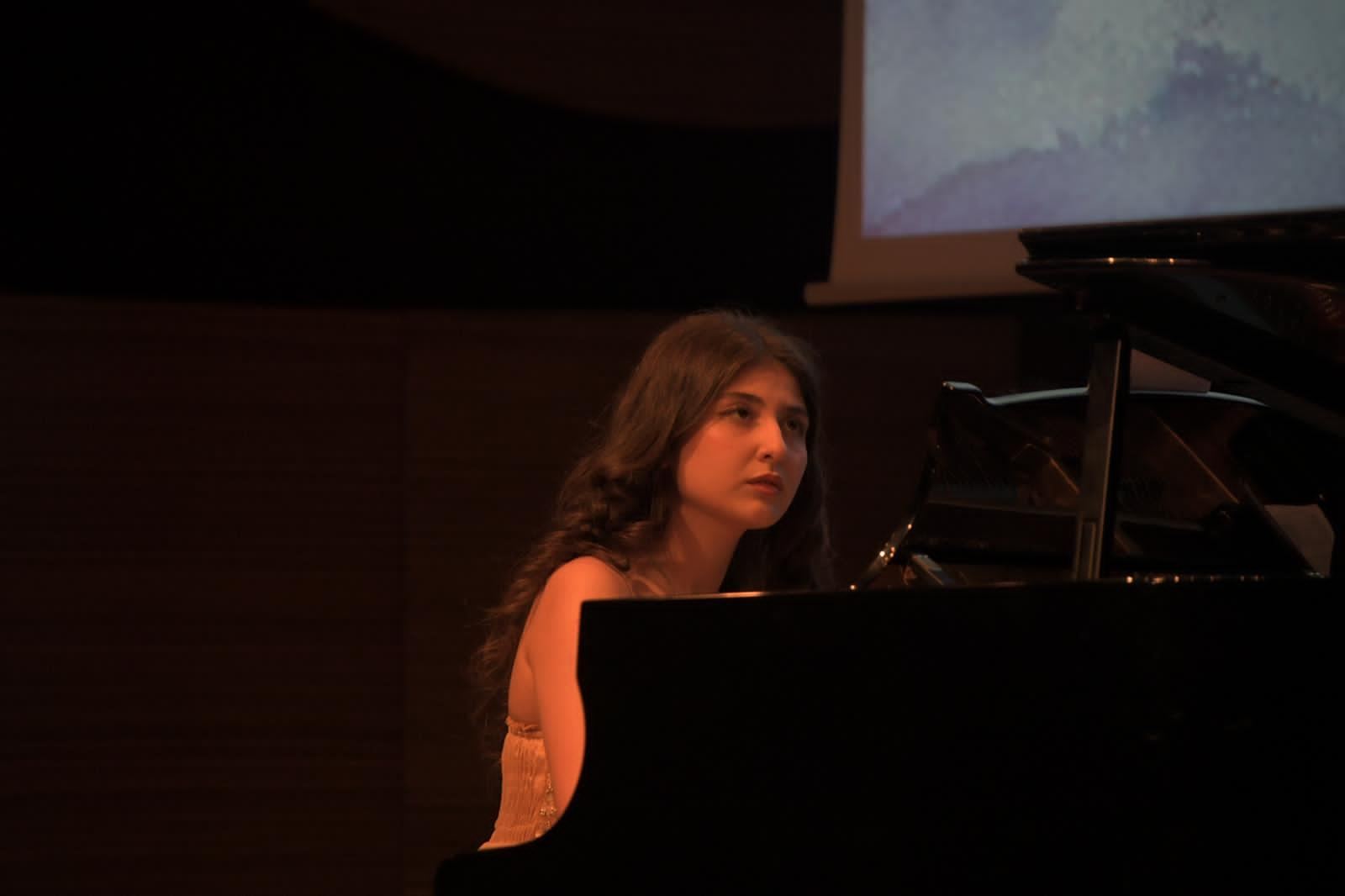 Beynəlxalq Muğam Mərkəzində "Baharın gülüşü" adlı konsert keçirilib (FOTO/VİDEO)