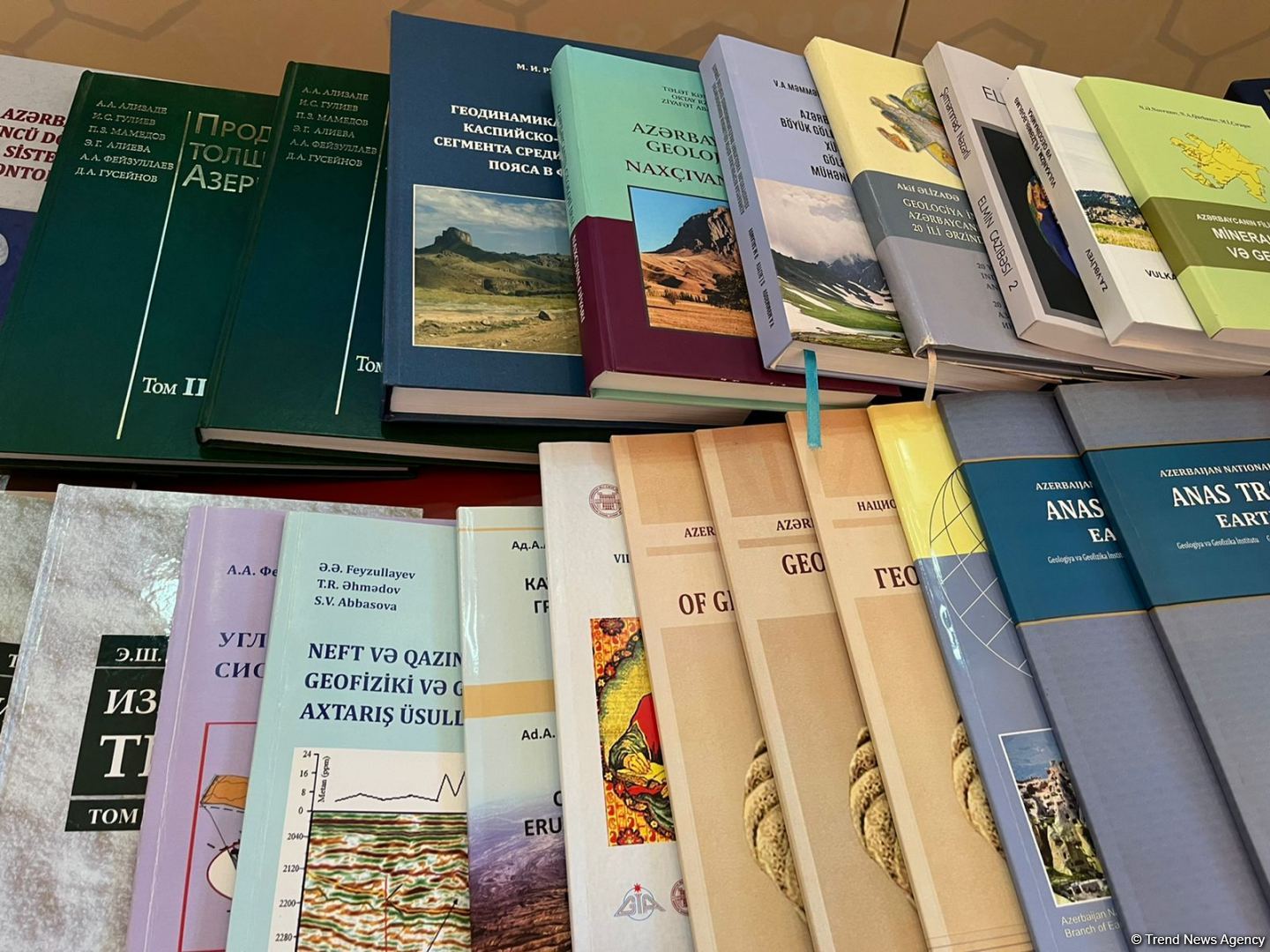 AMEA-da elmi nailiyyətlər sərgisi açılıb (FOTO)