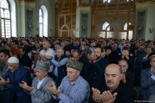Azərbaycanda məscidlərdə bayram namazı qılınıb (FOTO)